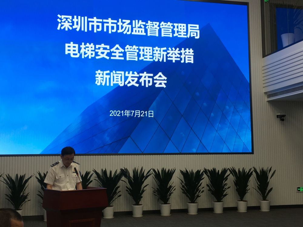 我們還成立了安置房監督小組和技術指導組