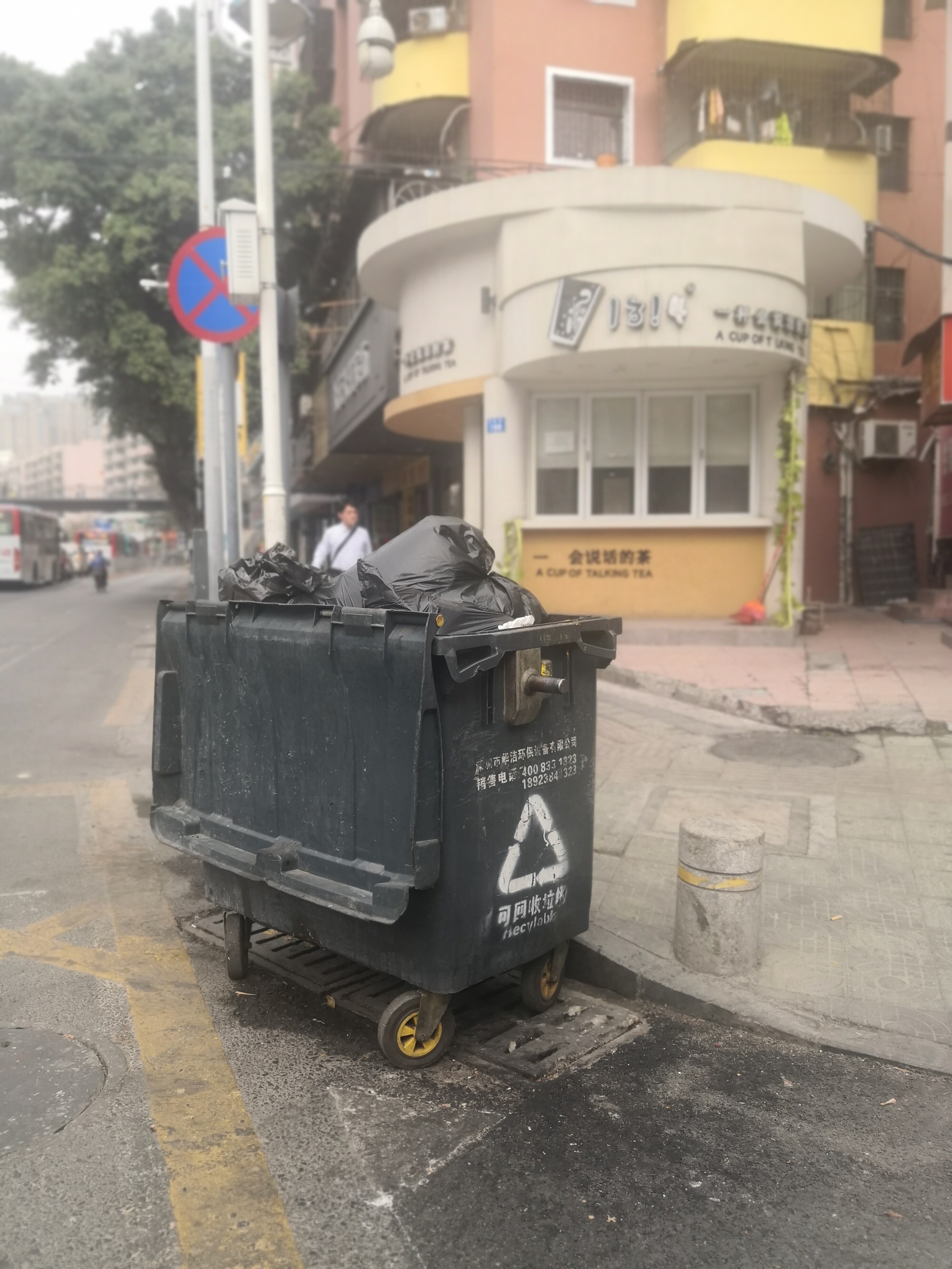 機動車在小區行車道上停放