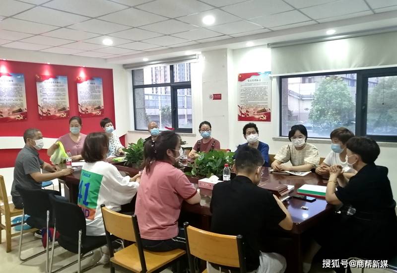 怡景花園小區(qū)初期的改造都是在經(jīng)過(guò)走訪
